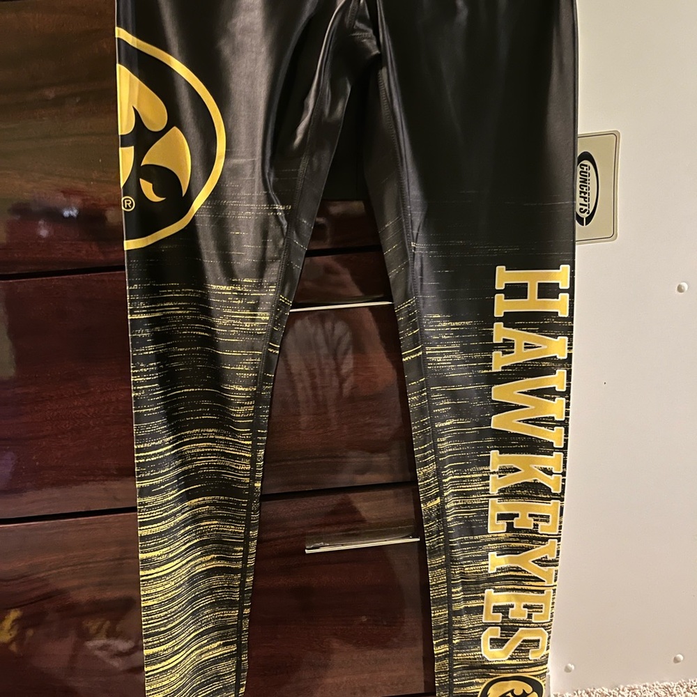 Medium Iowa Hawkeye Leggings